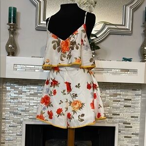 NWT L’atiste women’s floral romper with crisscross back size L